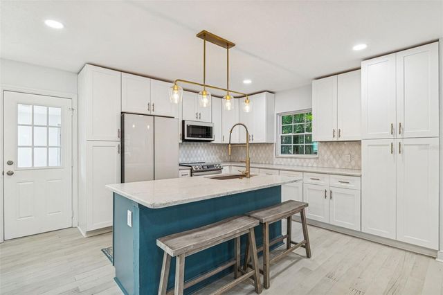 120 19TH AVENUE N, St Petersburg, FL 33704