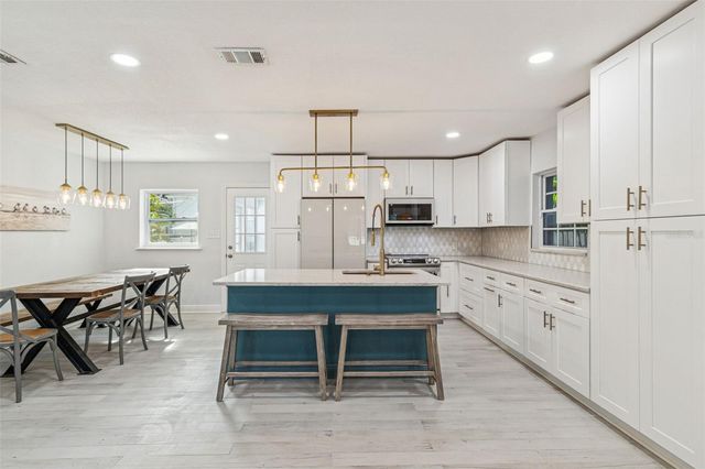 120 19TH AVENUE N, St Petersburg, FL 33704