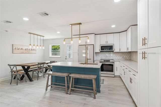 120 19TH AVENUE N, St Petersburg, FL 33704