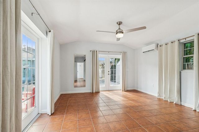 120 19TH AVENUE N, St Petersburg, FL 33704