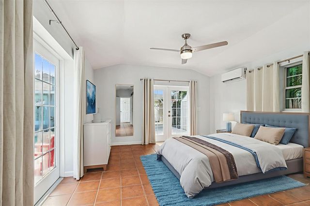 120 19TH AVENUE N, St Petersburg, FL 33704