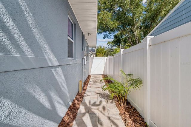 120 19TH AVENUE N, St Petersburg, FL 33704