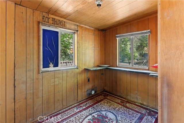 799 Mountain View, Wrightwood, CA 92397