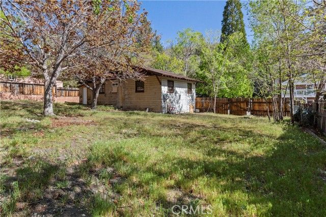 799 Mountain View, Wrightwood, CA 92397