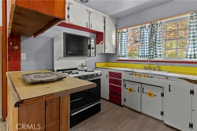 799 Mountain View, Wrightwood, CA 92397