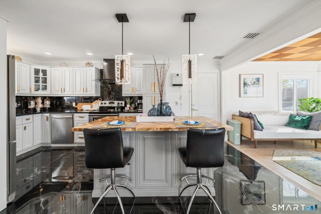 121 Ravencrest Drive, Stratford, CT 06614