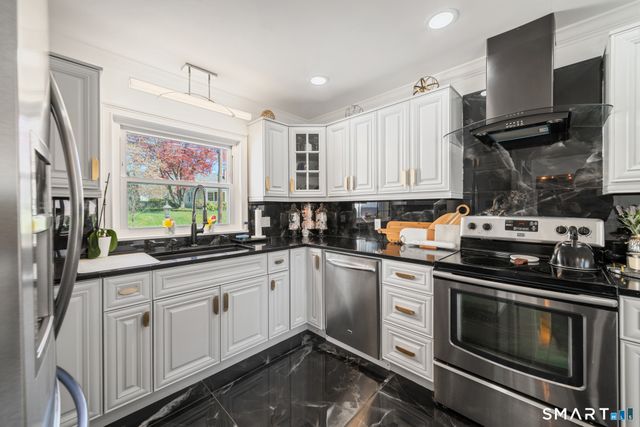 121 Ravencrest Drive, Stratford, CT 06614