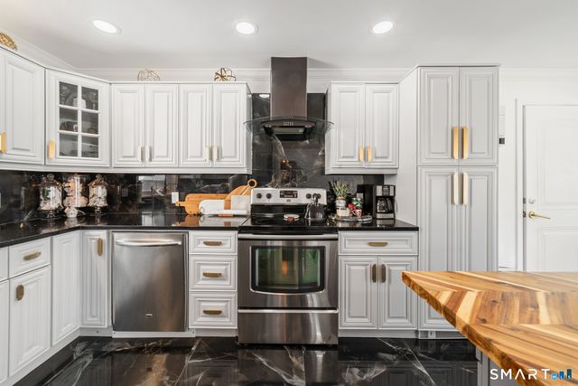 121 Ravencrest Drive, Stratford, CT 06614