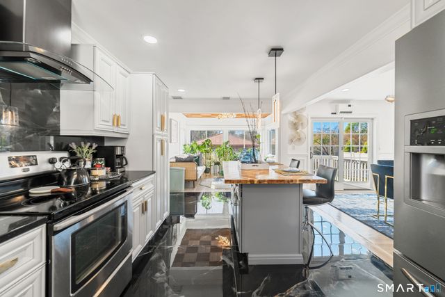 121 Ravencrest Drive, Stratford, CT 06614