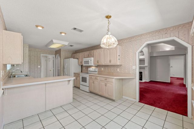 395 Lake Holley Circle, Defuniak Springs, FL 32433