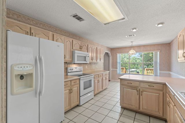 395 Lake Holley Circle, Defuniak Springs, FL 32433