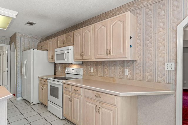 395 Lake Holley Circle, Defuniak Springs, FL 32433