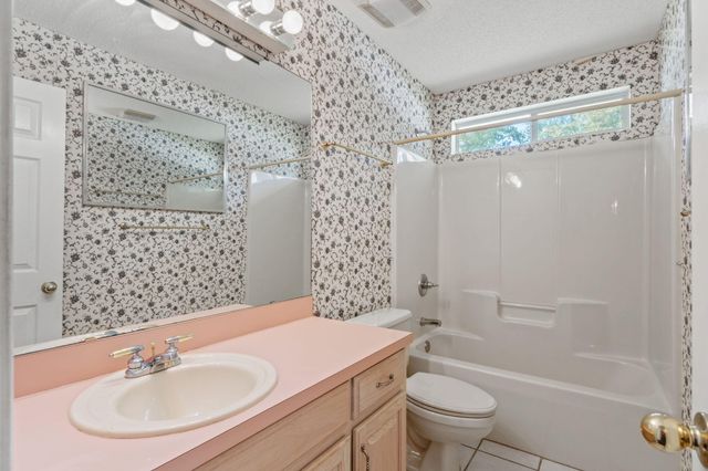 395 Lake Holley Circle, Defuniak Springs, FL 32433