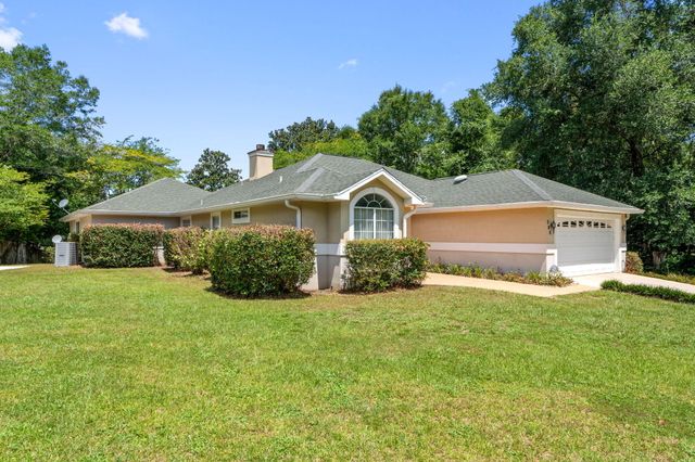 395 Lake Holley Circle, Defuniak Springs, FL 32433