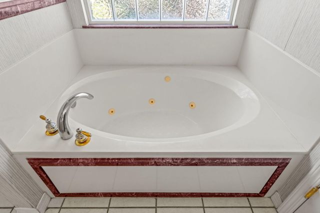 395 Lake Holley Circle, Defuniak Springs, FL 32433