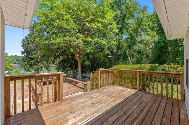 395 Lake Holley Circle, Defuniak Springs, FL 32433