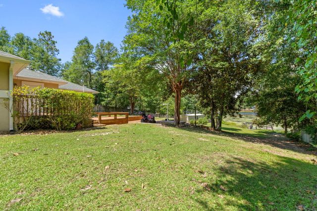 395 Lake Holley Circle, Defuniak Springs, FL 32433