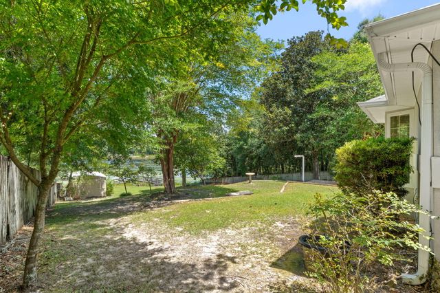 395 Lake Holley Circle, Defuniak Springs, FL 32433