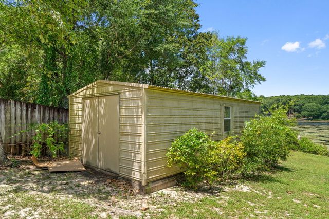 395 Lake Holley Circle, Defuniak Springs, FL 32433