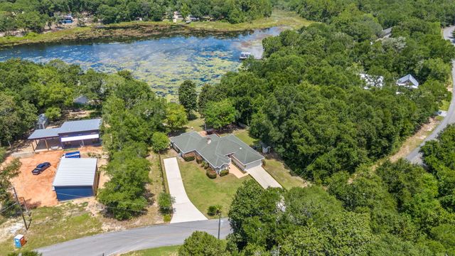 395 Lake Holley Circle, Defuniak Springs, FL 32433