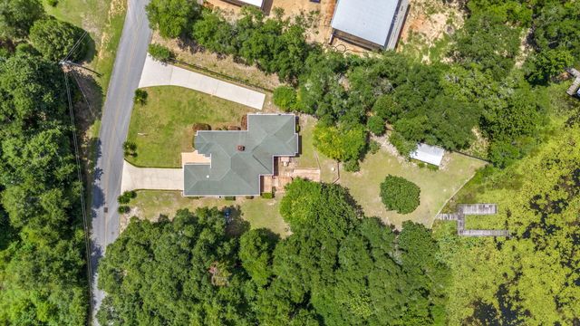 395 Lake Holley Circle, Defuniak Springs, FL 32433