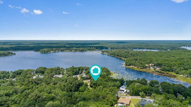 395 Lake Holley Circle, Defuniak Springs, FL 32433
