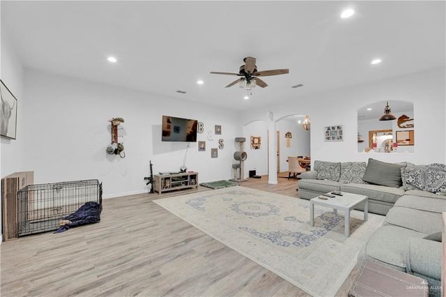 909 Loma Blanca Lane, Rio Grande City, TX 78582