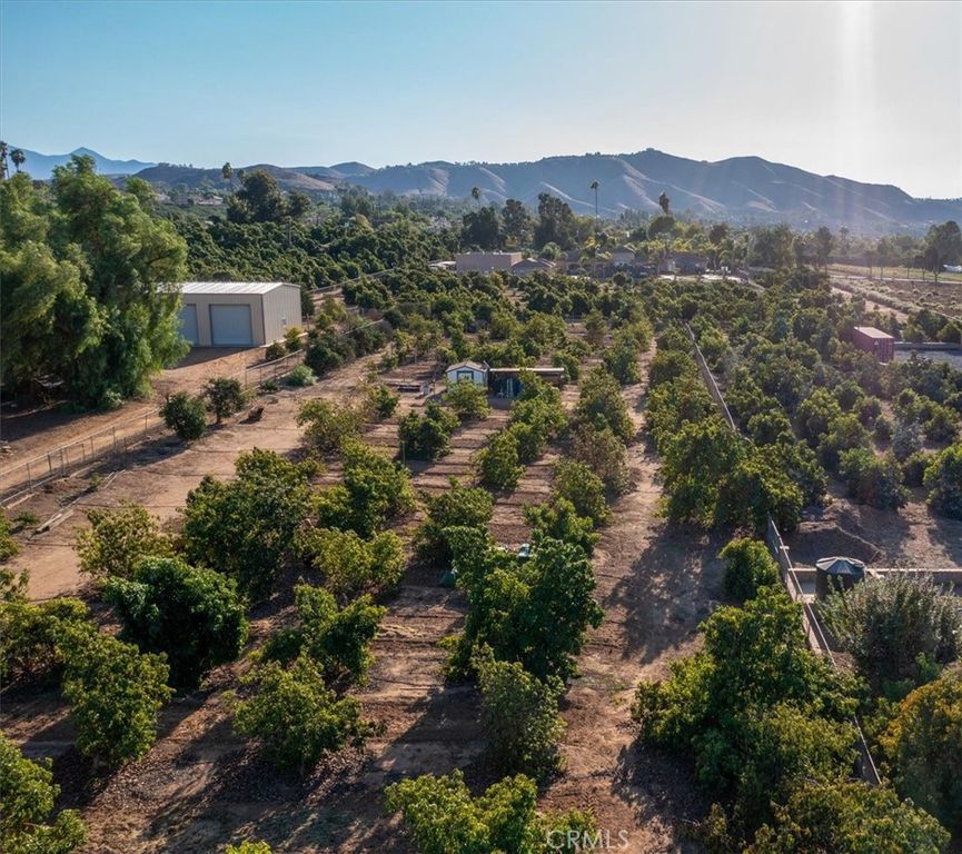 2160 John, Riverside, CA 92503 — exterior