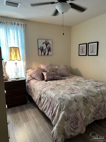 8867 Mary Fleming Dr, Pensacola, FL 32507