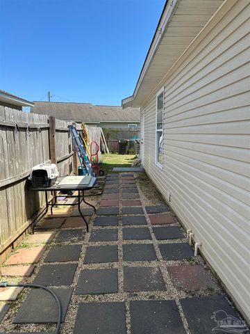 8867 Mary Fleming Dr, Pensacola, FL 32507