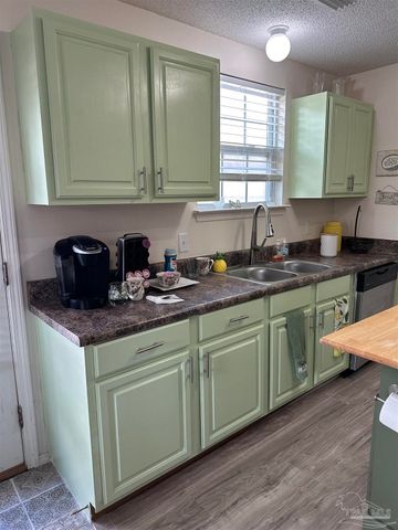 8867 Mary Fleming Dr, Pensacola, FL 32507