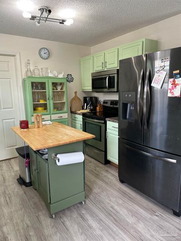 8867 Mary Fleming Dr, Pensacola, FL 32507