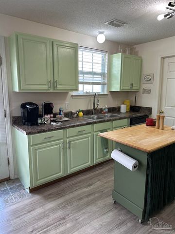 8867 Mary Fleming Dr, Pensacola, FL 32507