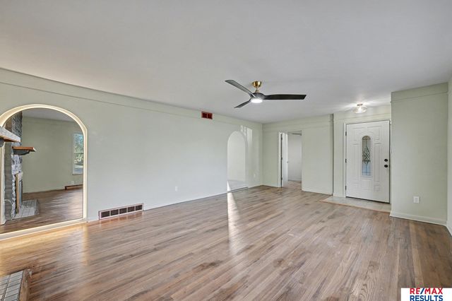 8339 Izard Street, Omaha, NE 68114