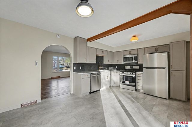 8339 Izard Street, Omaha, NE 68114