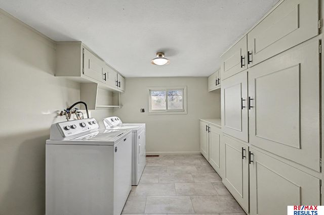 8339 Izard Street, Omaha, NE 68114