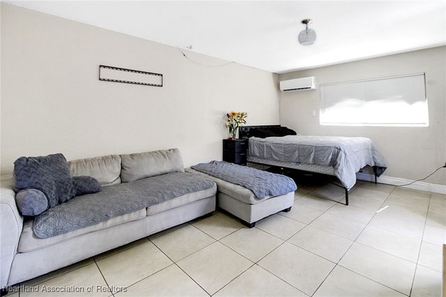 6810 Farragut Street, Hollywood, FL 33024