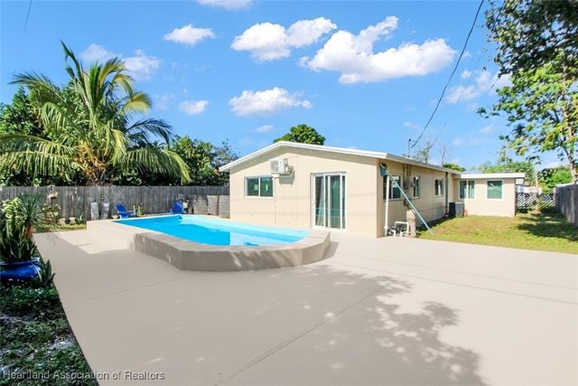 6810 Farragut Street, Hollywood, FL 33024