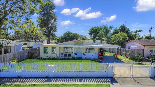 6810 Farragut Street, Hollywood, FL 33024