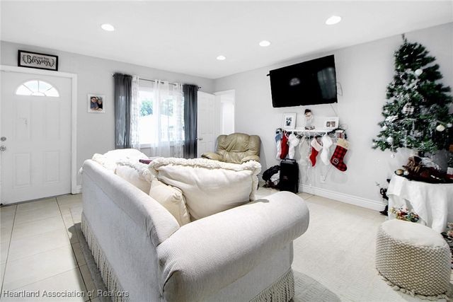 6810 Farragut Street, Hollywood, FL 33024