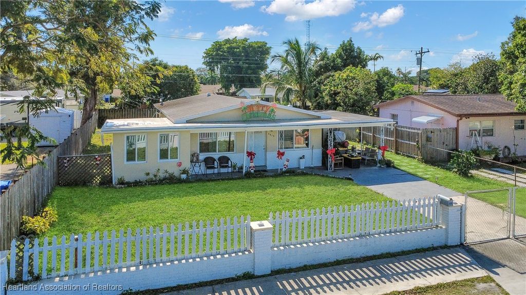 6810 Farragut Street, Hollywood, FL 33024