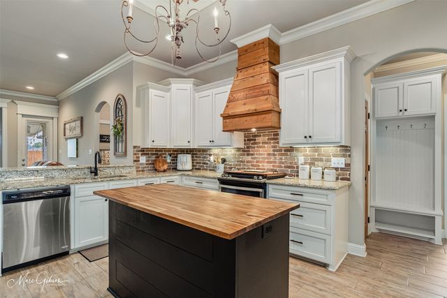 300 Ansley Circle, Benton, LA 71006