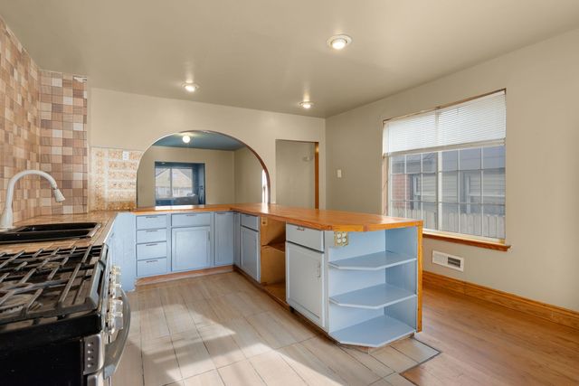 1528 N 39th Avenue, Stone Park, IL 60165