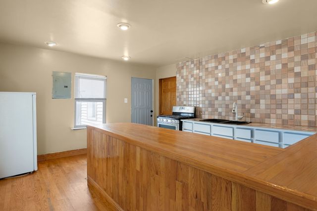 1528 N 39th Avenue, Stone Park, IL 60165