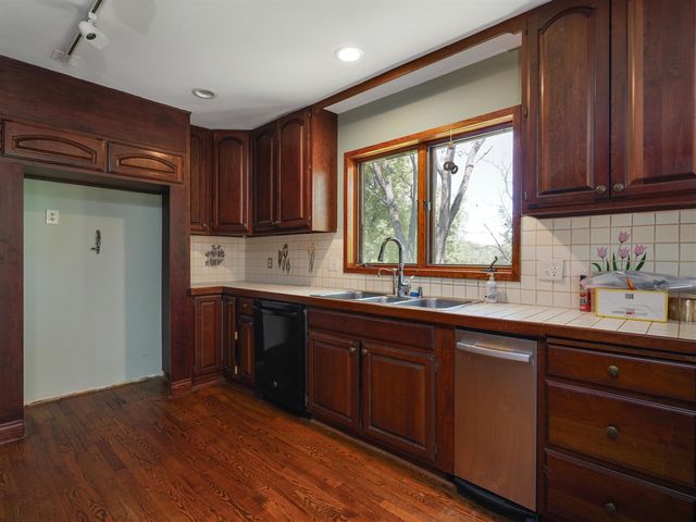 1150 N Livernois Road, Rochester Hills, MI 48306