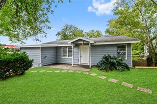 2705 Hughes Road, Dickinson, TX 77539