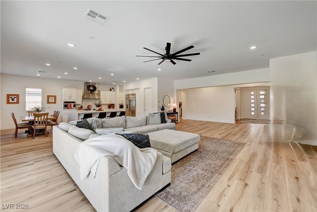 199 Bellevue Grove Avenue, Henderson, NV 89015