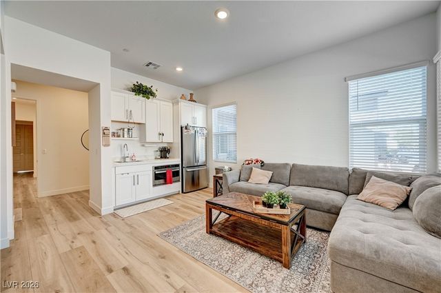 199 Bellevue Grove Avenue, Henderson, NV 89015