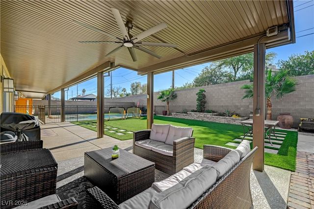 199 Bellevue Grove Avenue, Henderson, NV 89015