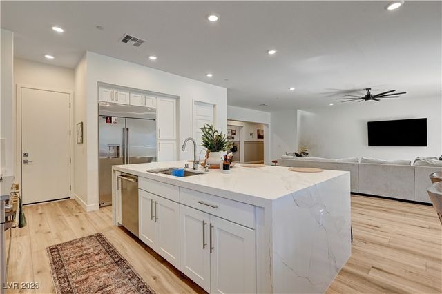 199 Bellevue Grove Avenue, Henderson, NV 89015